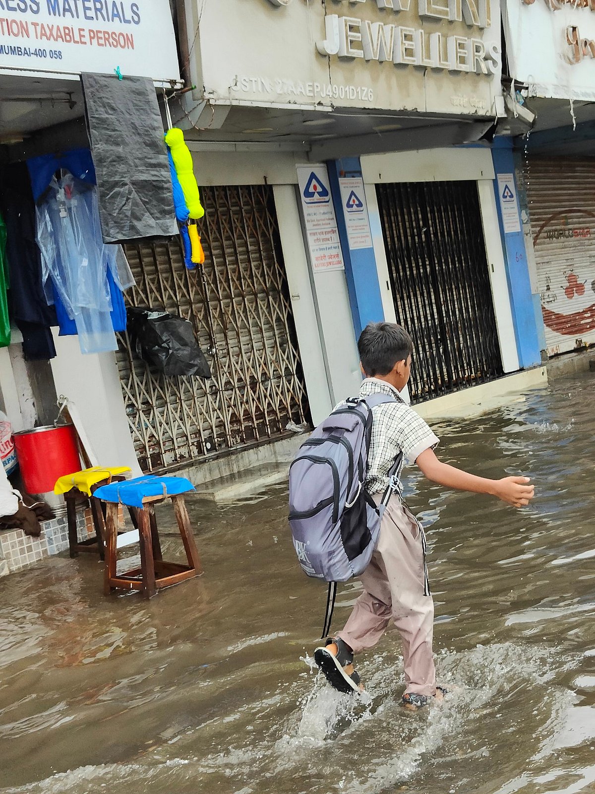 Young student struggles to cross road near Rameshwar School, Santacruz.